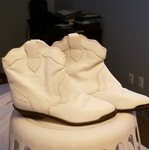 Vintage White Leather Ankle Boots